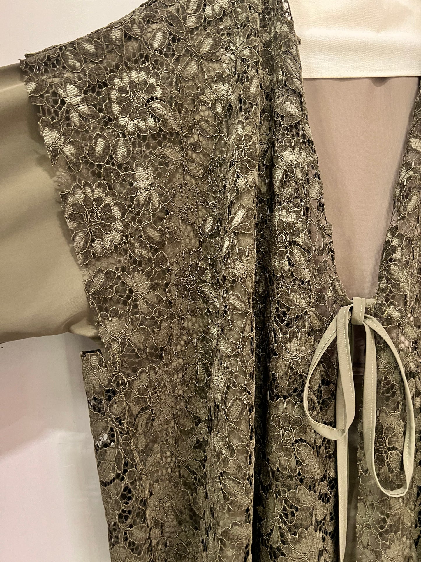Abaya - Floral lace in olive with front tie detail