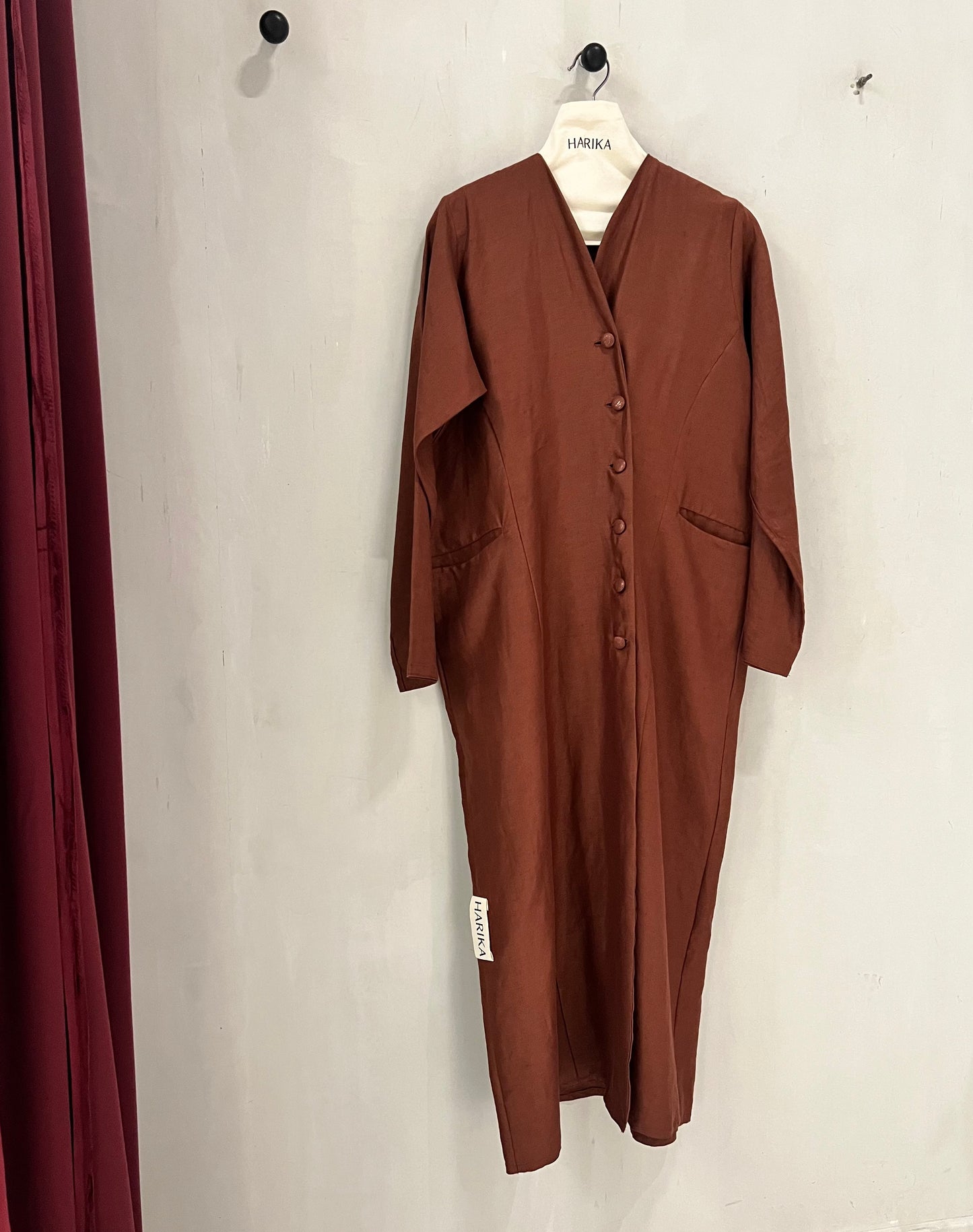 Abaya - V-neckline with a row of fabric-covered buttons