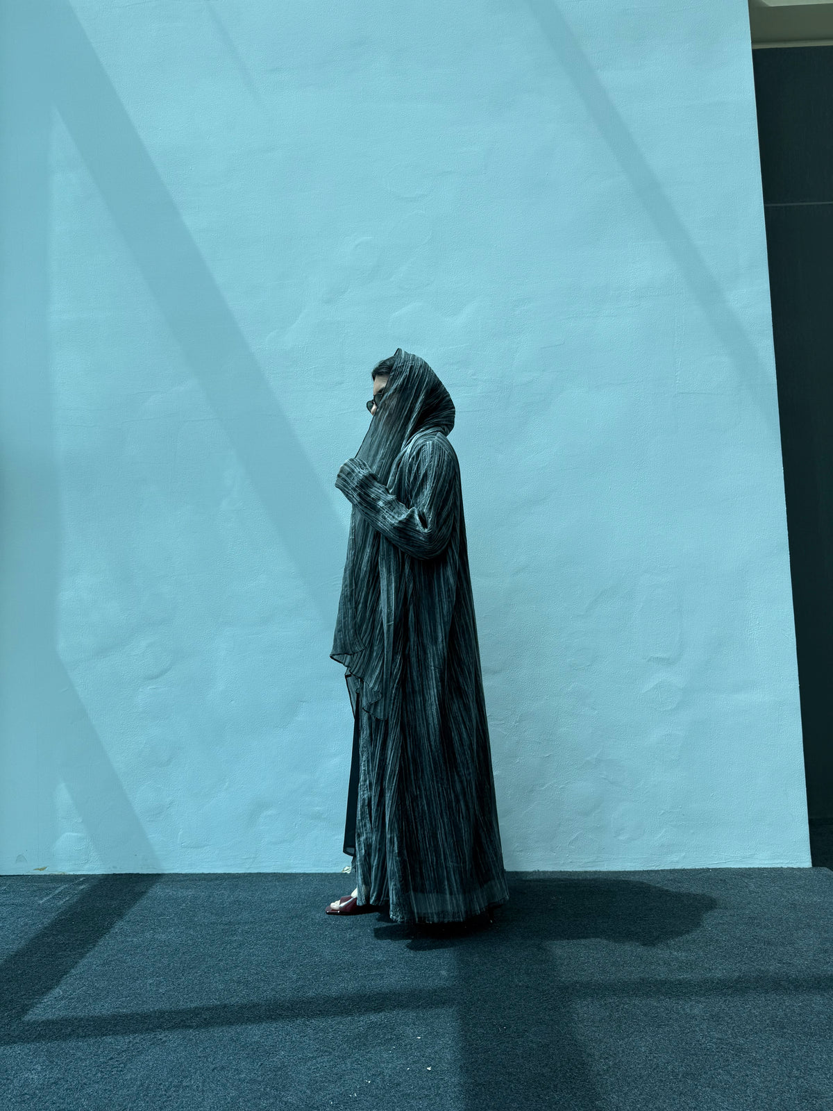 Abaya - Layered monochrome