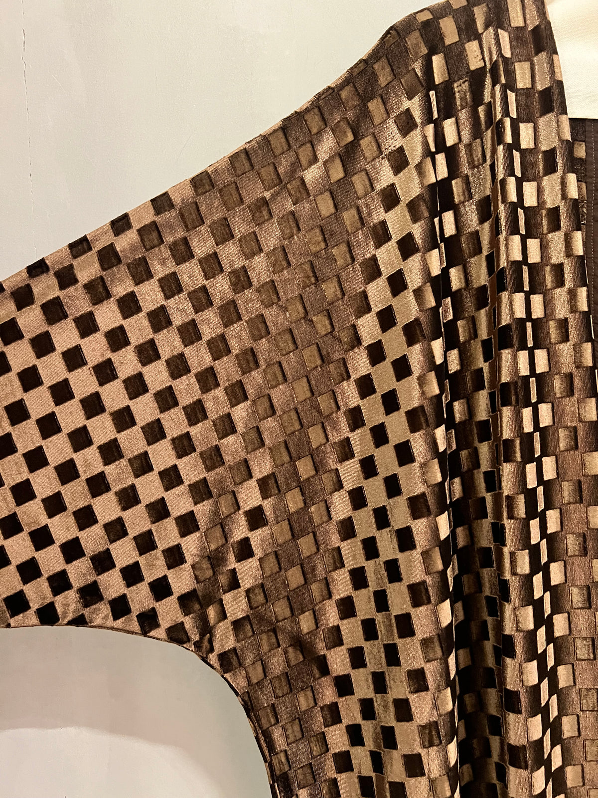 Abaya- elegant mocha brown abaya, featuring a sophisticated geometric checkerboard pattern in rich brown and caramel tones