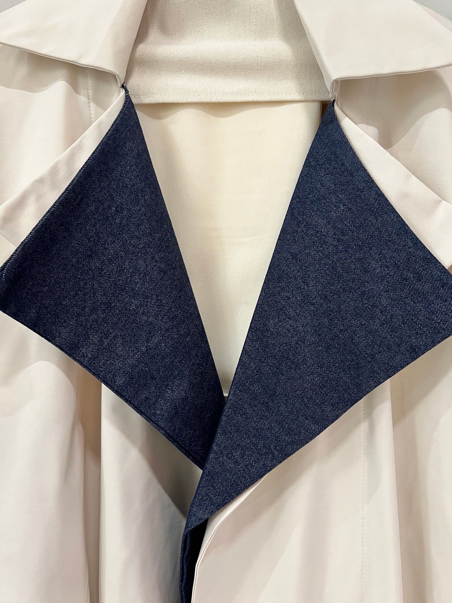 Abaya - Modern cream with navy contrast accents