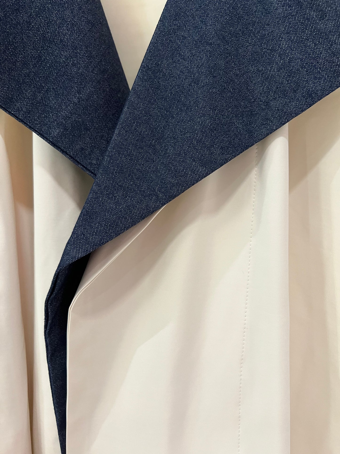 Abaya - Modern cream with navy contrast accents