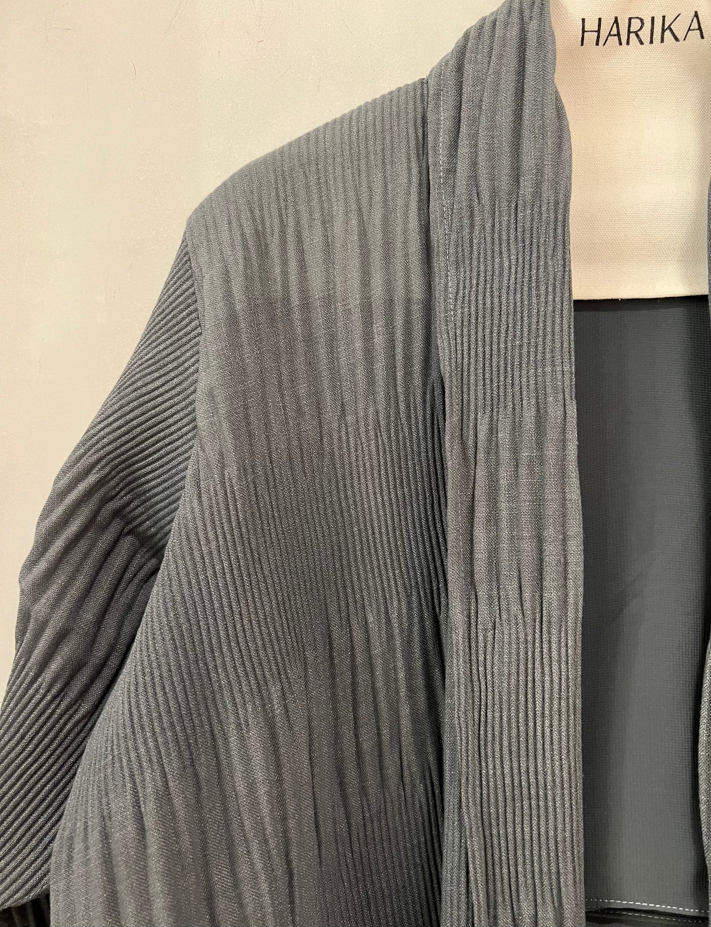 Abaya - Sophisticated gray pleated design