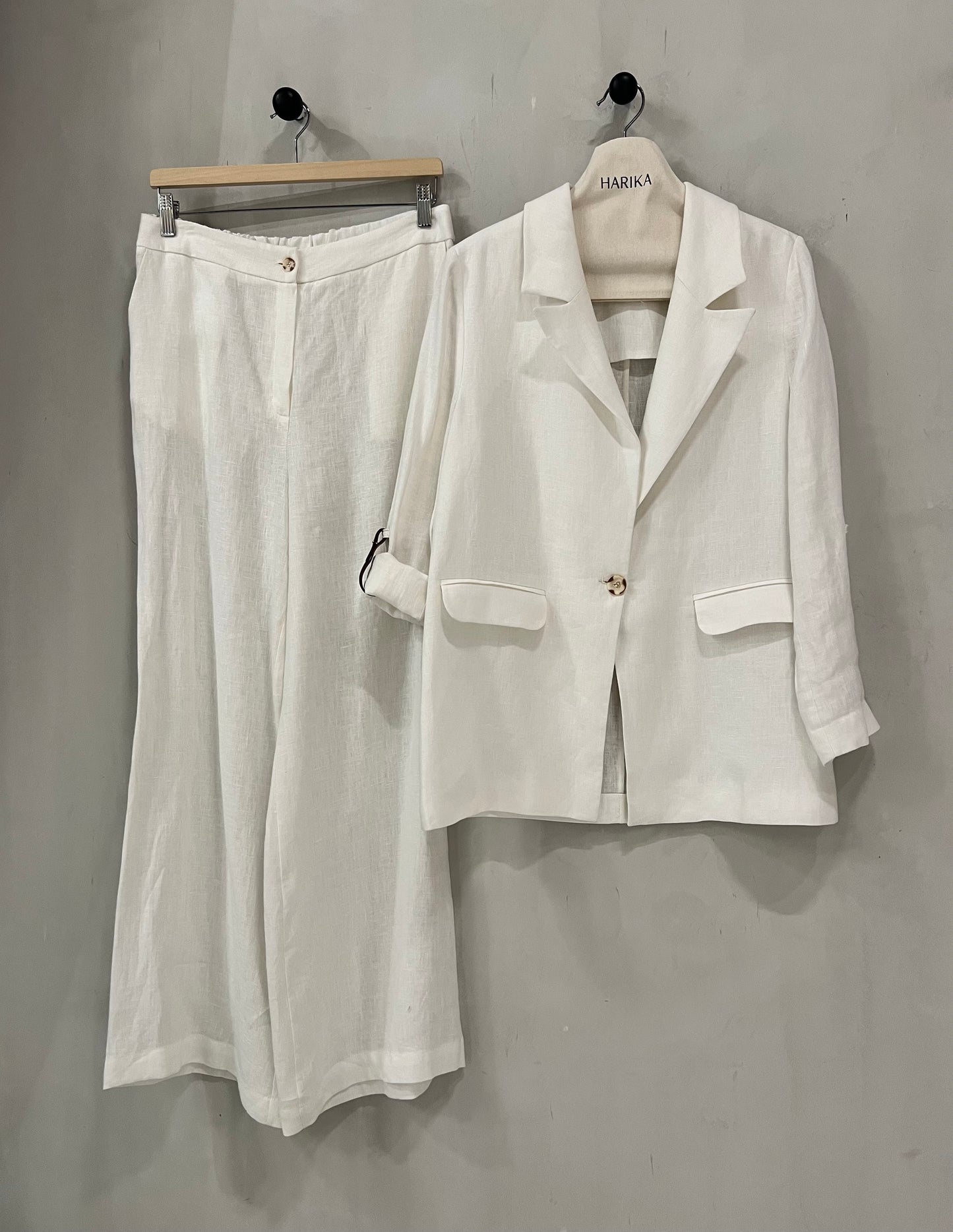 Soft Ivory White - Elegant Linen Two-Piece Set (blazer + trouser)