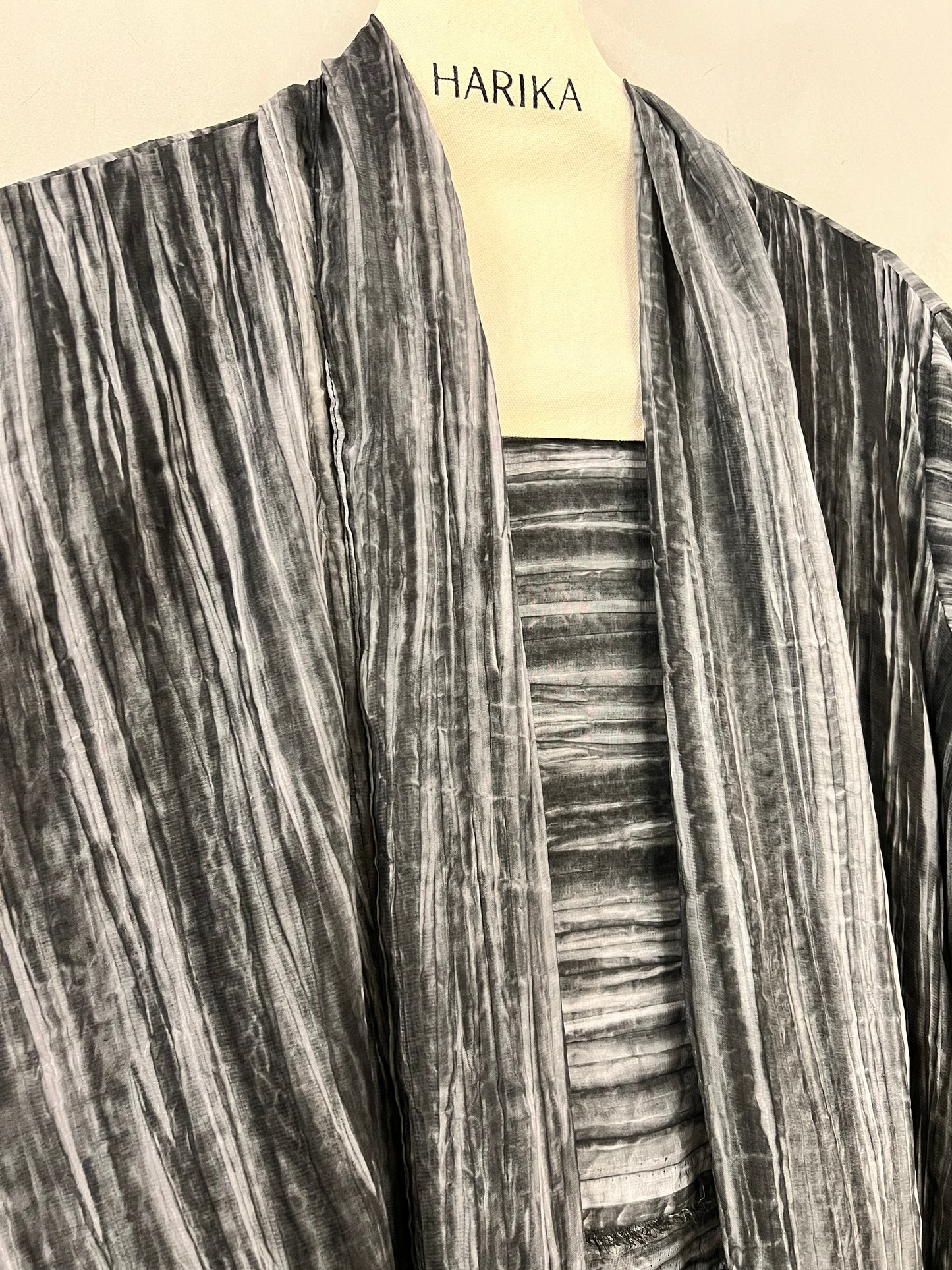 Abaya - Layered monochrome